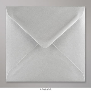 Ezüst metálfényű boríték 155x155 mm