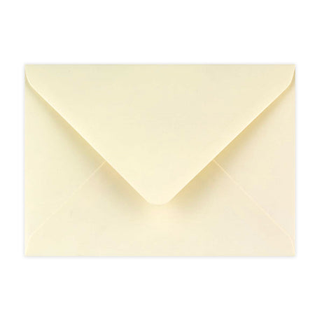 Elefántcsontszínű sima felületű boríték 125x175 mm