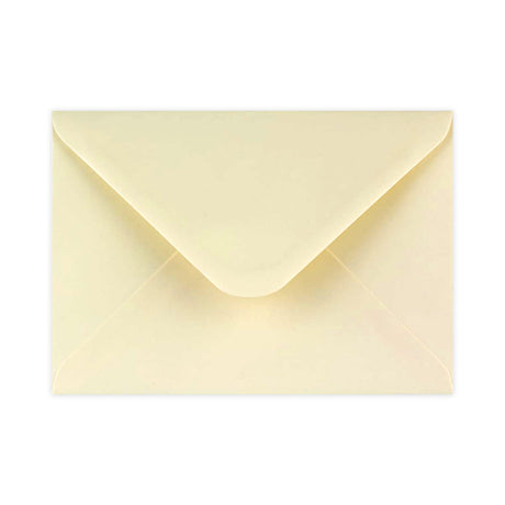 Elefántcsontszínű sima felületű boríték 133x184 mm
