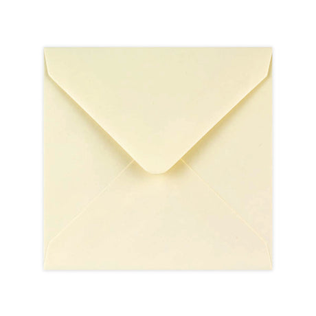 Elefántcsontszínű sima felületű boríték 140x140 mm