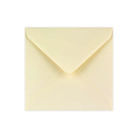 Elefántcsontszínű sima felületű boríték 155x155 mm