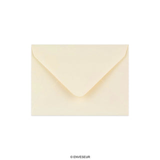 Elefántcsontszínű sima felületű boríték 82x113 mm (C7)