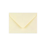 Elefántcsontszínű sima felületű boríték 82x113 mm (C7)