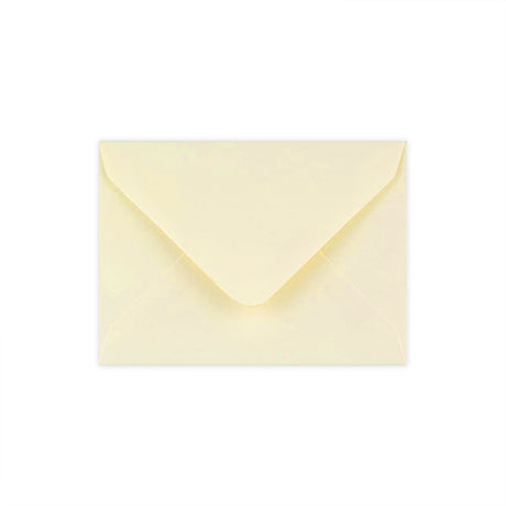 Elefántcsontszínű sima felületű boríték 82x113 mm (C7)