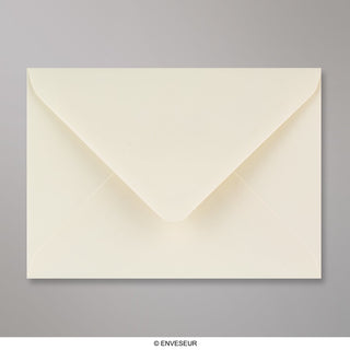 Elefántcsontszínű sima felületű boríték 114x162 mm (C6)